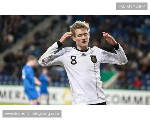 多特门前抢点形成致胜一击:解码极致效率的现代前锋术